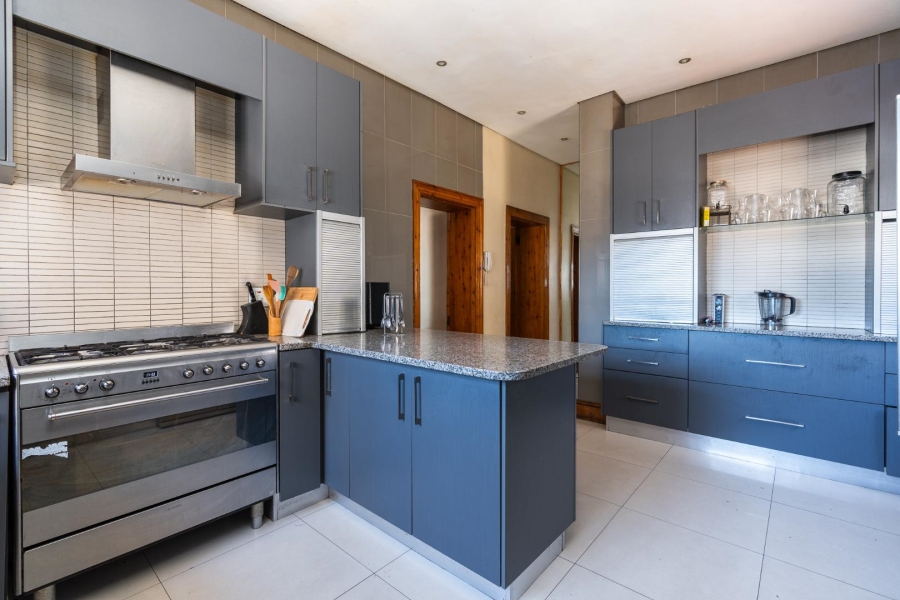 8 Bedroom Property for Sale in Walmer Estate Western Cape